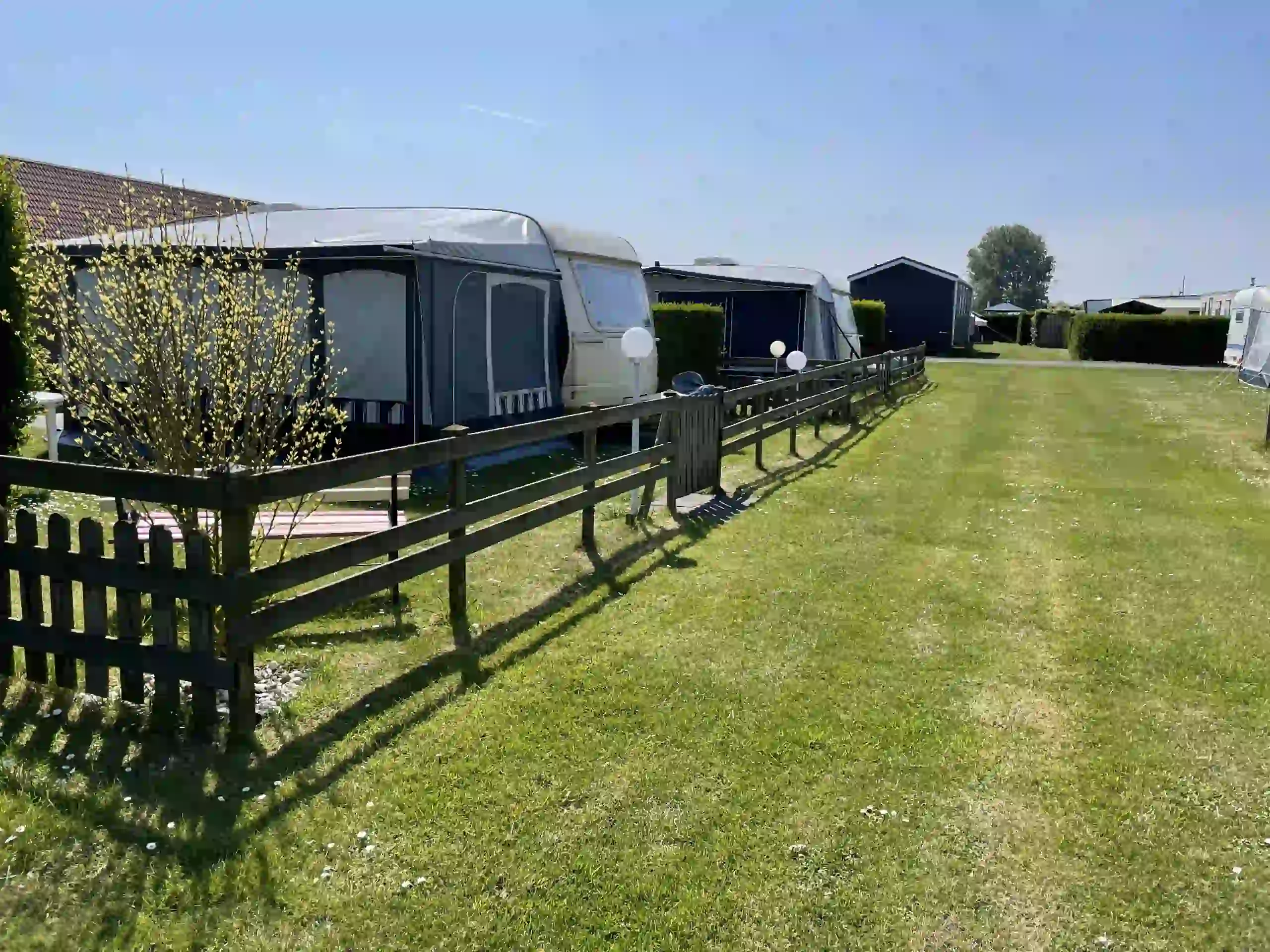 Seizoenplaatsen op Camping De Ploeg in Groede