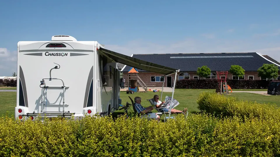Camper op minicamping Het Platte Putje in Groede